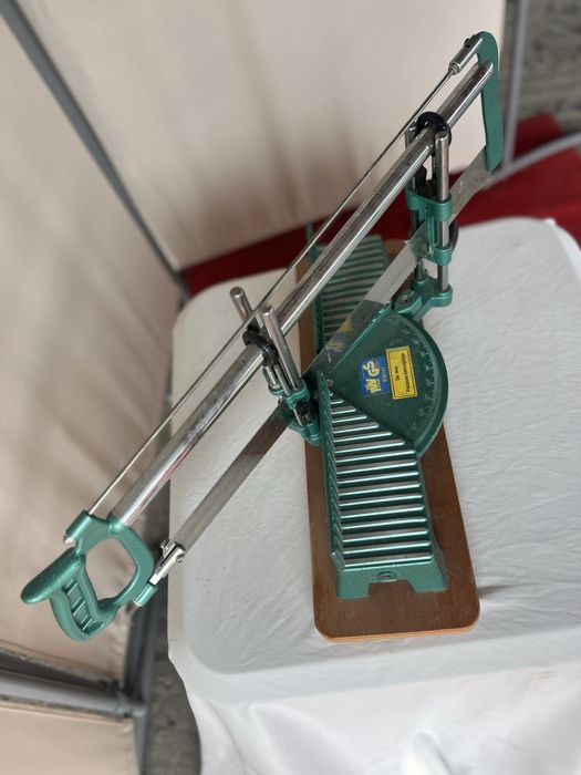 Fierastrau manual cu suport