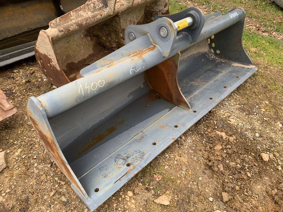 Cupa taluz noua Strickland pentru excavatoare de 7-10 tone