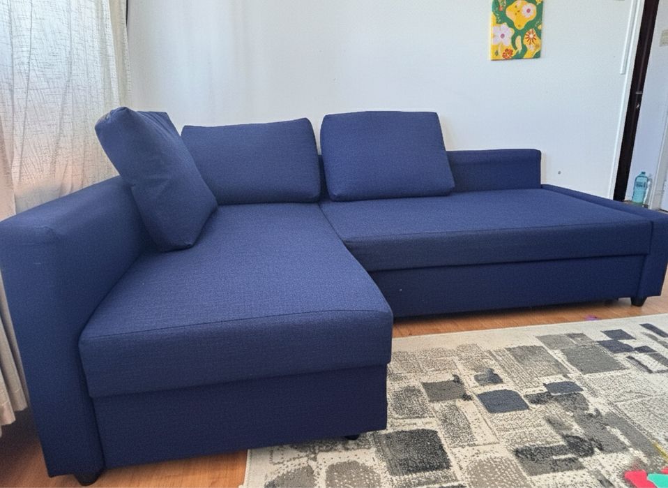 Canapea extensibila cu spatiu de depozitare, de la Ikea