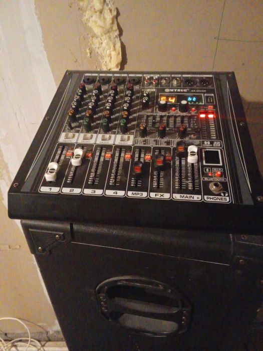 Mixer activ 2×400 cu efecte pentru microfon