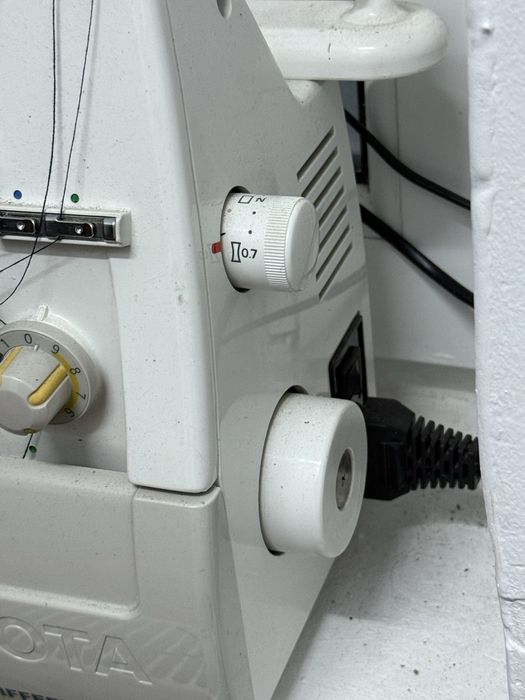 Masina de surfilat Toyota SL3335 – Overlock 4 fire, Differential Feed