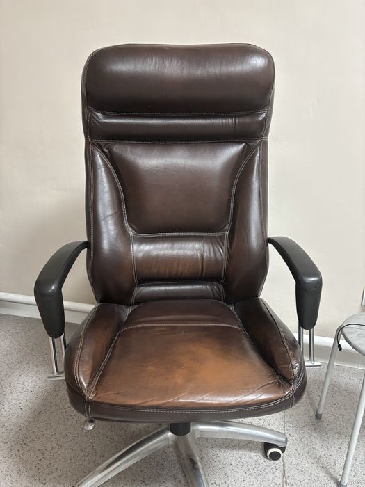 Кресло отличном состояний офисная