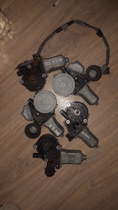 Моторчик стеклоподьемника Toyota  Lexus