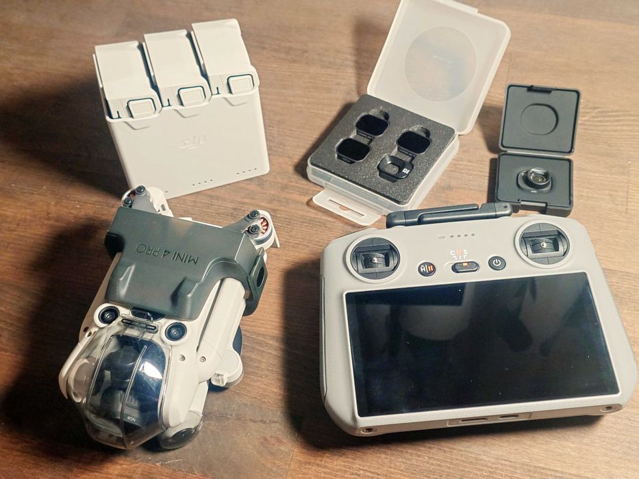 Дрон - DJI Mini 4 Pro Fly More Combo