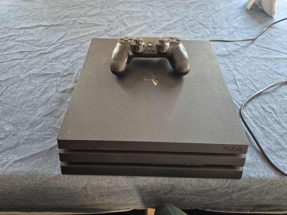 Playstation 4 pro 1TB + джойстик dualshock 4