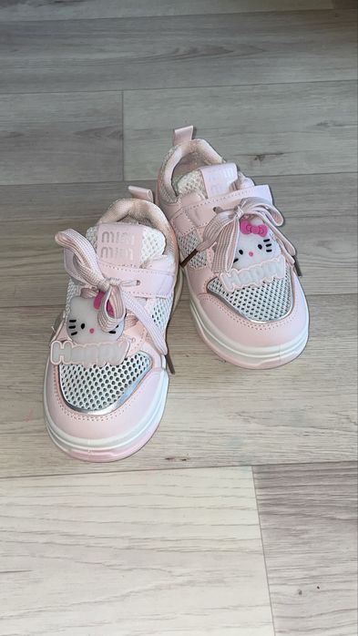 Детская обувь кроссовки