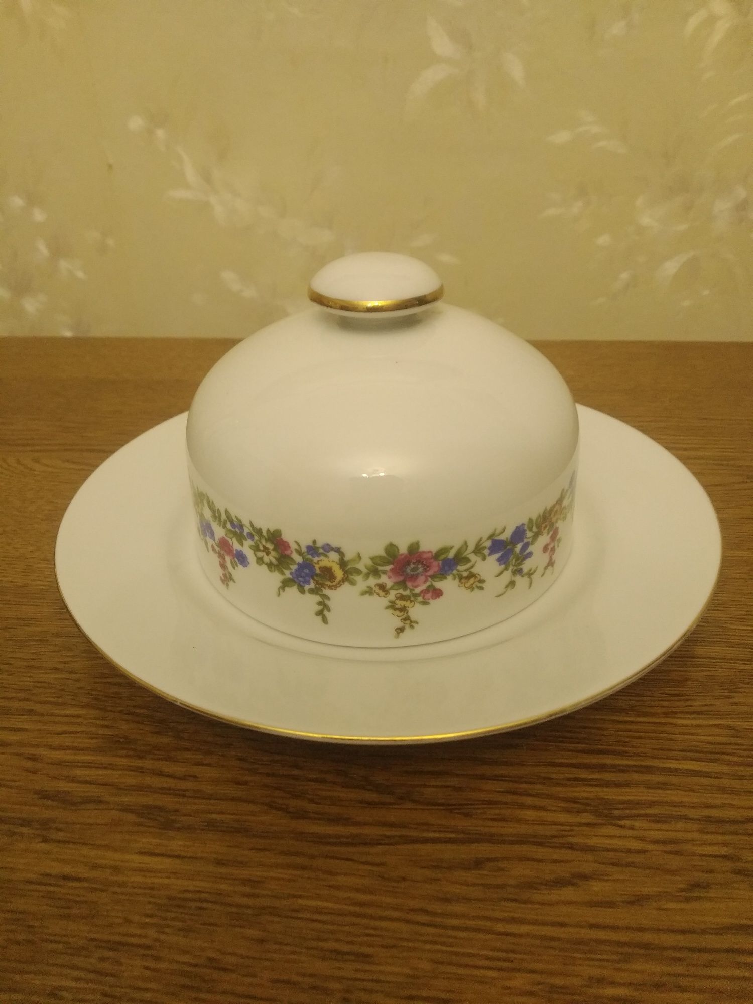 Маслёнка фарфоровая