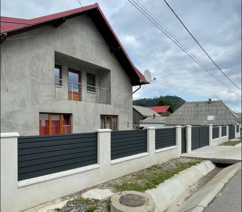 Construim garduri si porti din sipca metalica, panouri stil jaluzele,