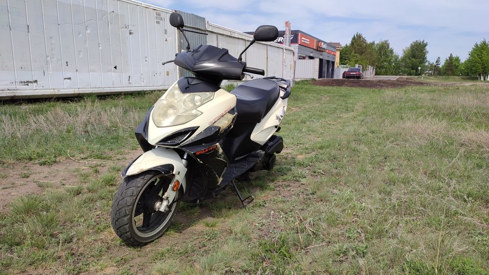 Продам скутер raser stells