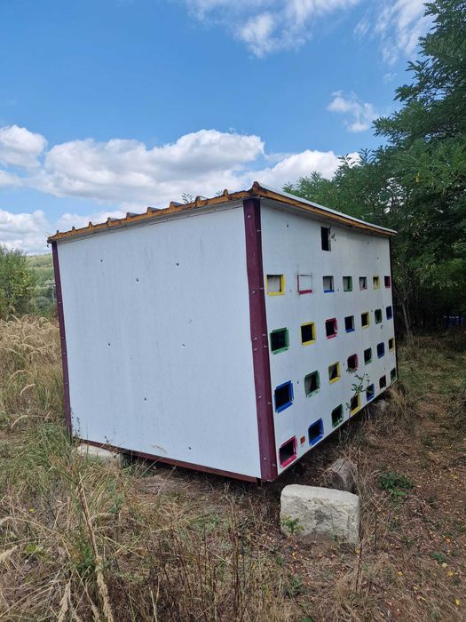Vand pavilion apicol pentru 56 de stupi