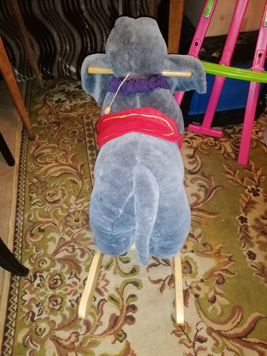 Люлеещ се слон със звук