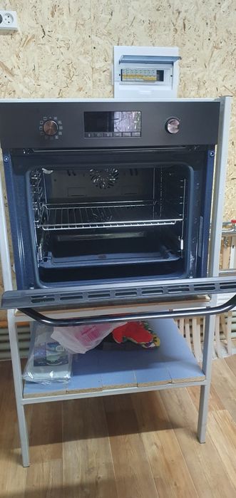 Духовой шкаф SAMSYNG NV68R2340RB