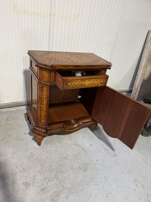 Comoda din lemn masiv cu intarsii, stil Louis XV