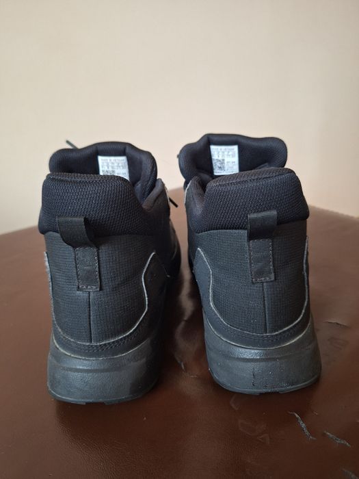 Зимни обувки adidas