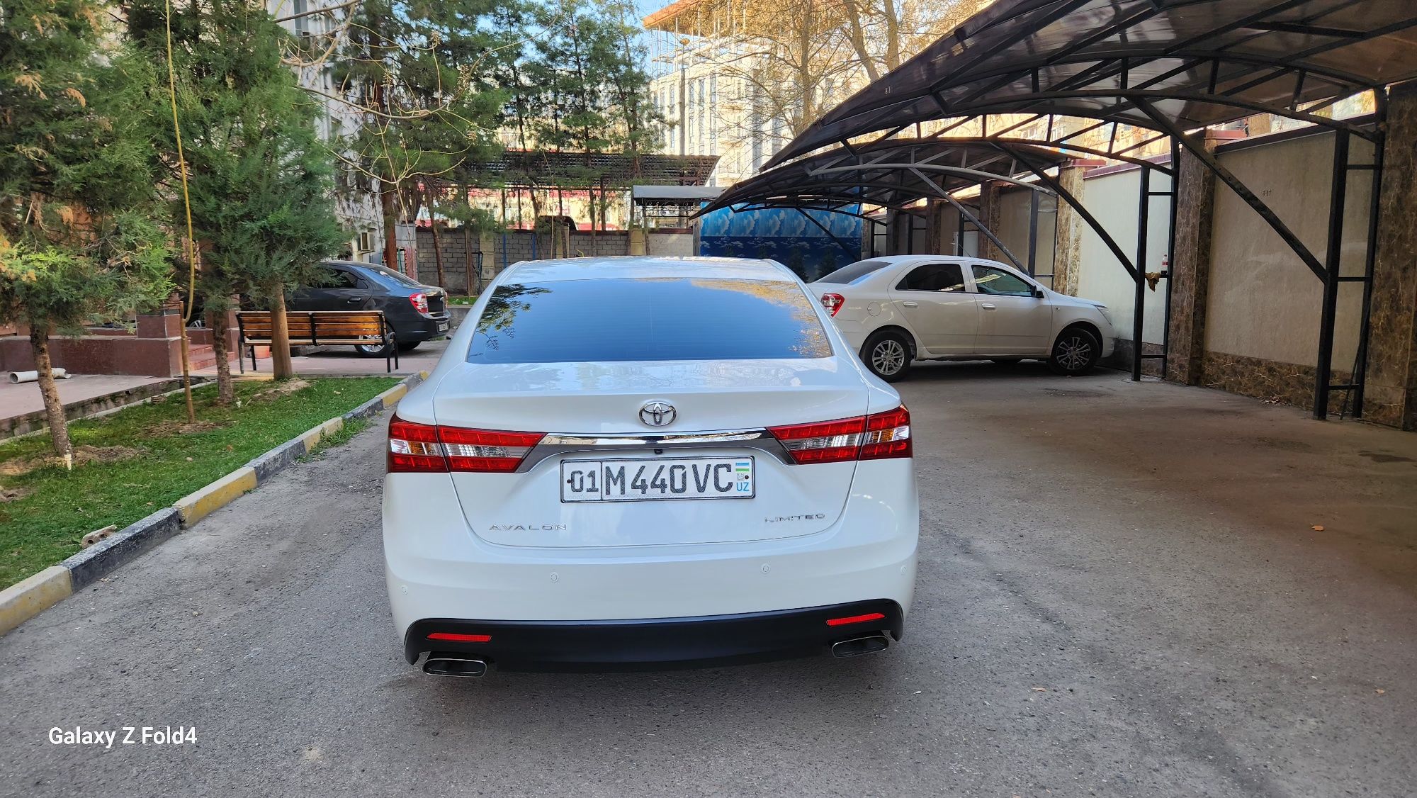 Продаётся тойота авалон.
