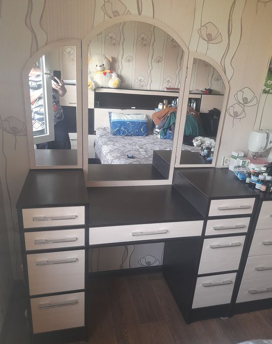 Продаётся трюмо-комод