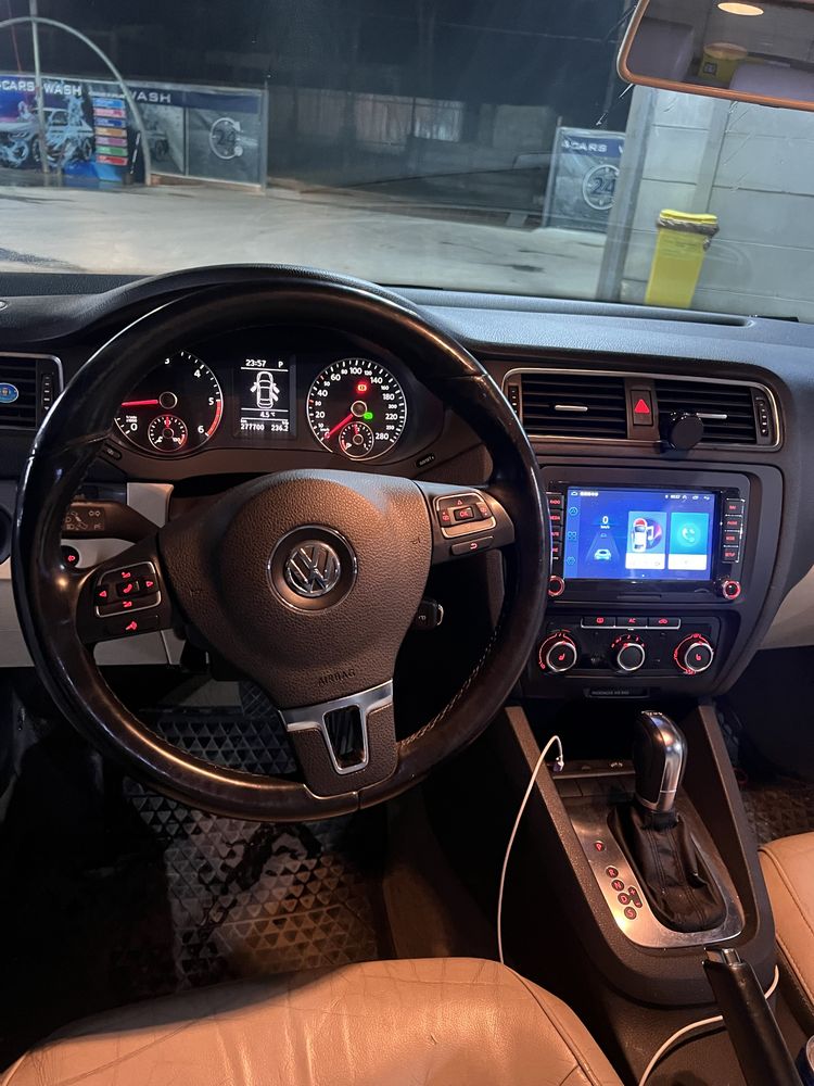 Vand Vw Jetta 2012 .2.0Tdi(automata)