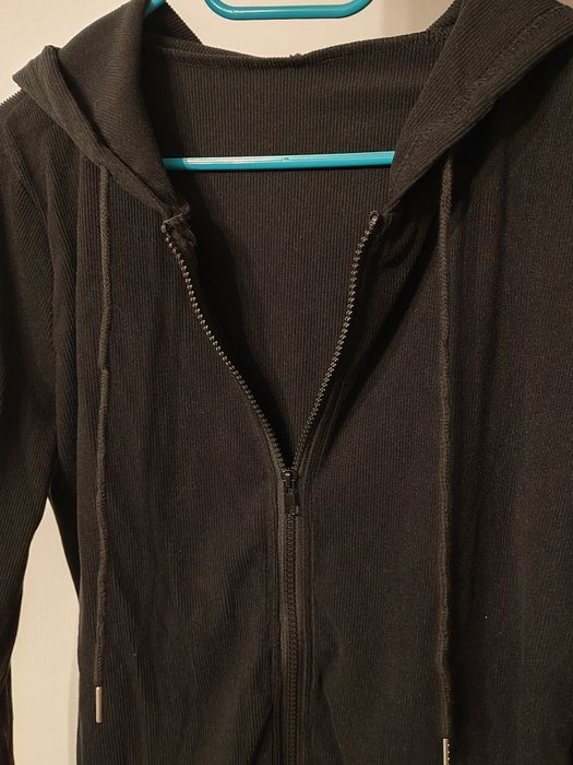 Bluza din catifea neagra