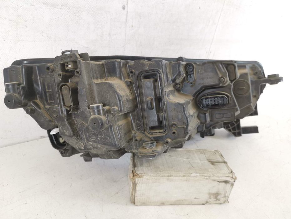 Фар Ляв Пълен Лед Шкода Октавия 4 / Skoda Octavia 4 Оригинален В Добро