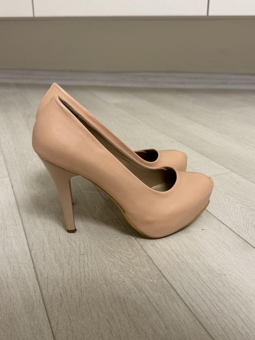 Обувки на ток