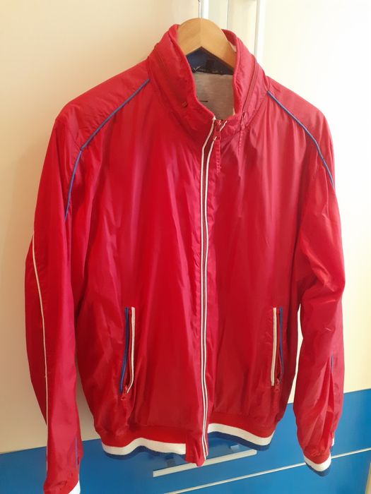 Vând geaca vant George