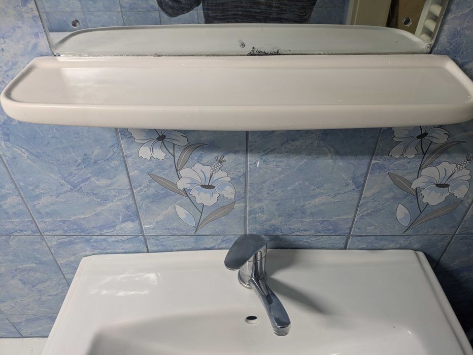Set baie chiuveta + robinet + dulap + raft oglinda