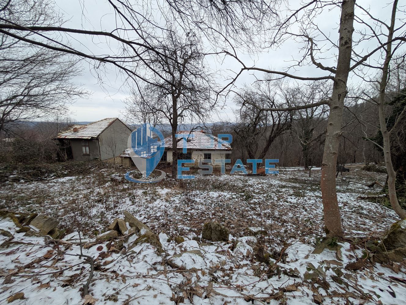 Парцел със стара къща в близост до град Трявна