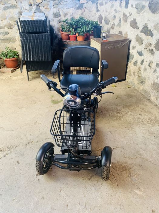 Четириколка за възрастни хора