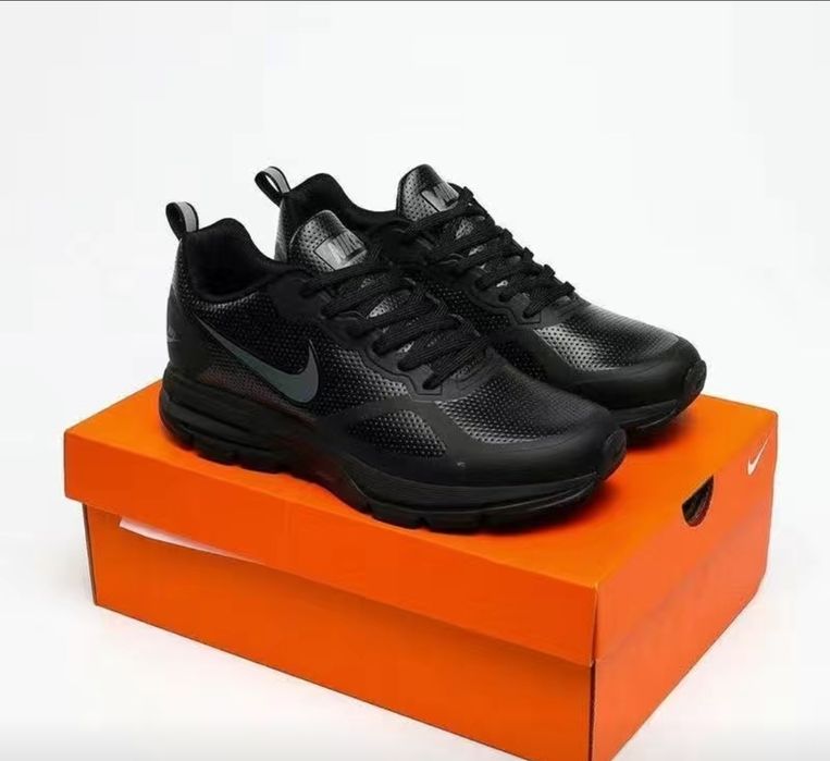 Кроссовки Nike новые