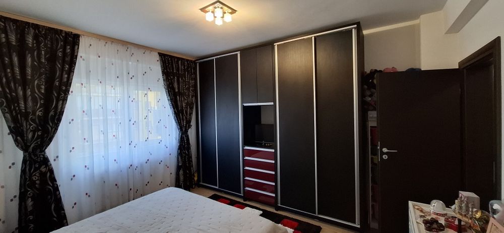 Vand Apartament 2 camere mobilat-utilat  pozitie excelenta