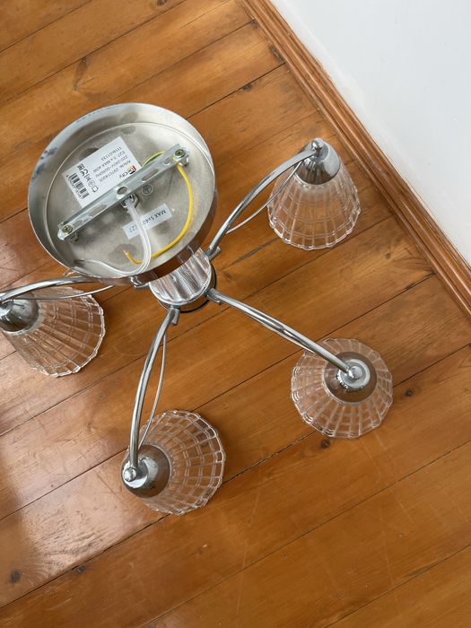 Люстра  в отличном состоянии