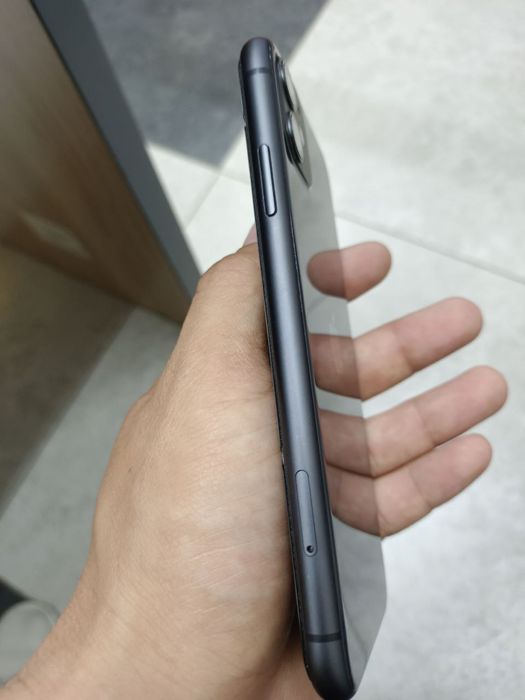 iPhone 11 black 128gb