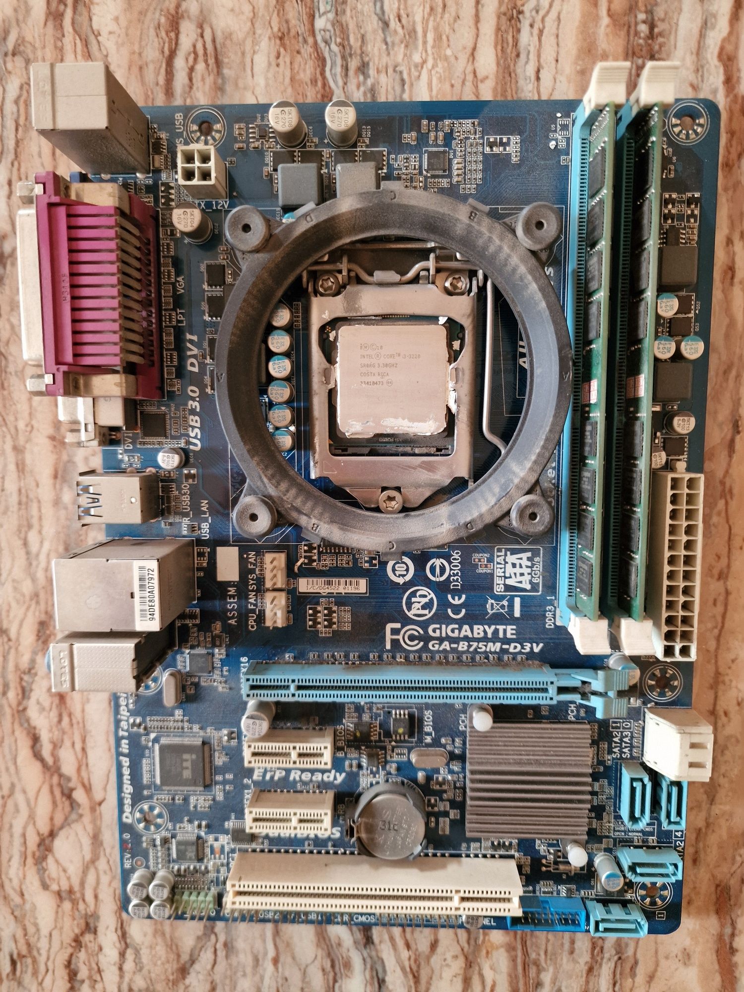 Продам материнскую плату gigabyte B75M процессор i3