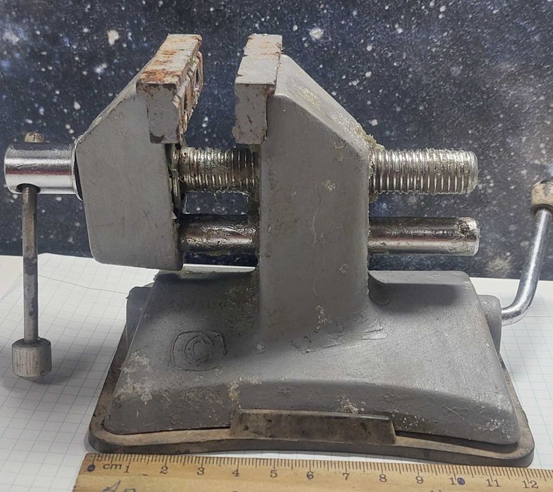 Тиски. Маленькие.