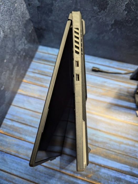 Asus Rog Strix g18, 14900hx, 4090, 32gb, 2tb