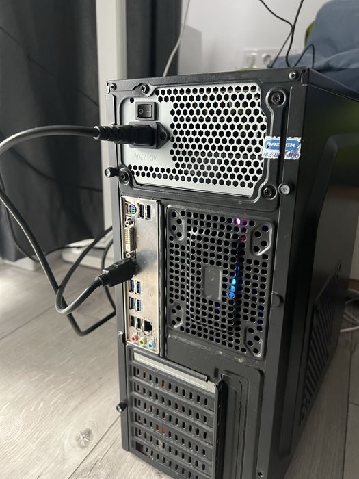 Настолен Компютър. Подарък мишка и клавиатура