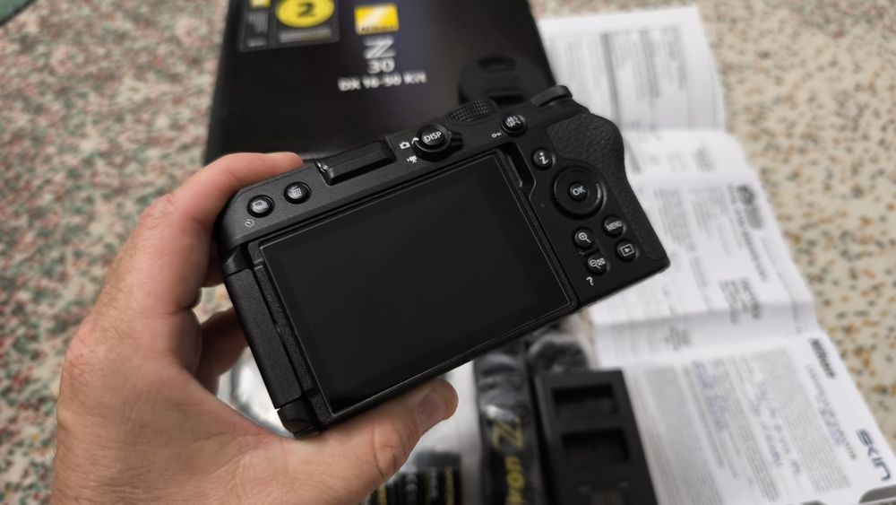 Nikon Z30 Kit cu 2 obiective si trei baterii - ca noul