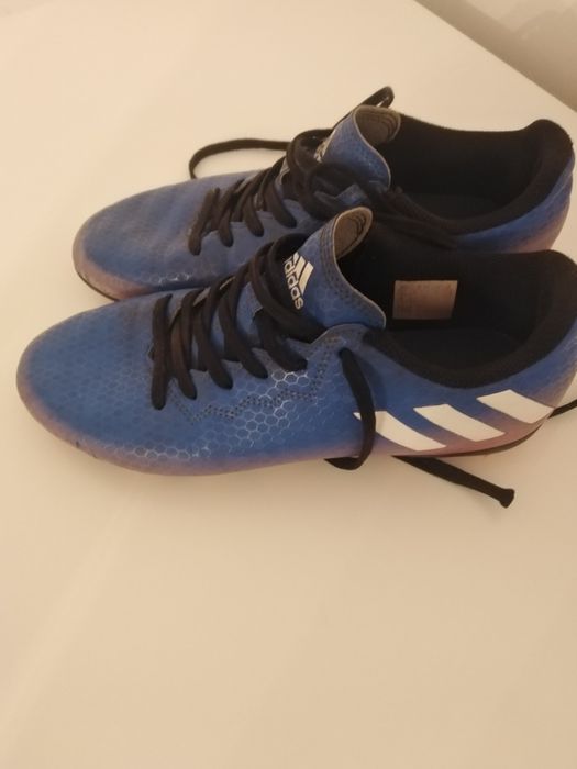 Adidași marca Adidas nr 36