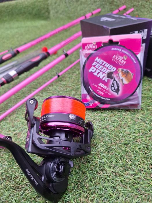 SET 2 Feedere FL BLACK FORCE PINK 3.90m 60-180g + 2 Mulinete PRO FL FL