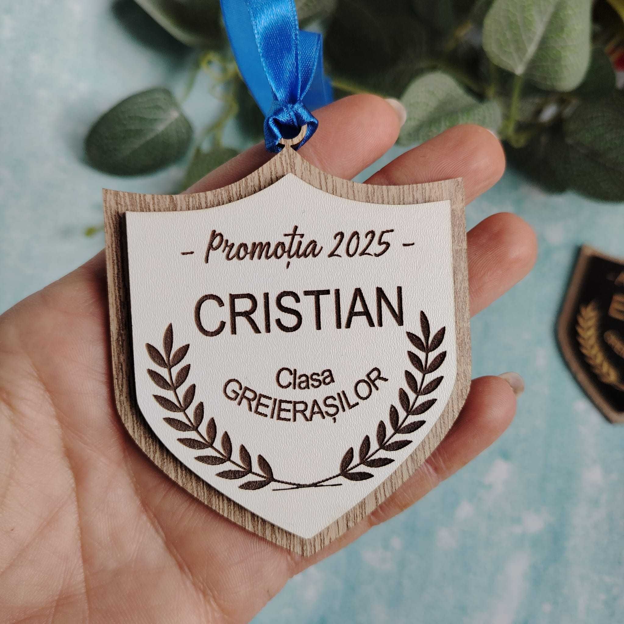 Medalii din mdf personalizabile, cu snur, 7.2x9cm