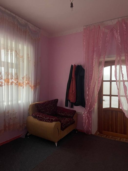 Продается дом в азадбаше 5.5 сотих 6 комнат возле дороги