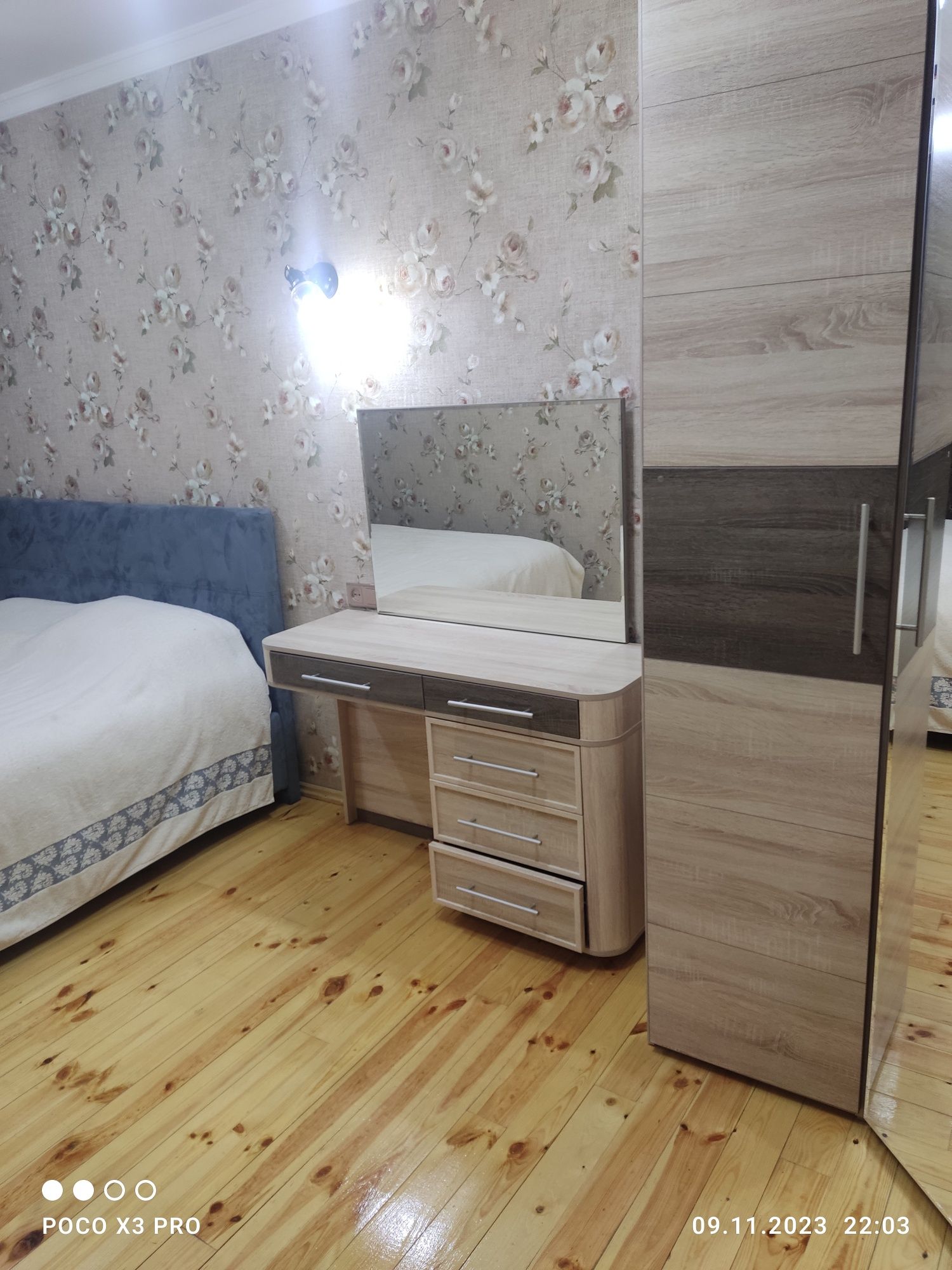 Продаётся двухкомнатная квартира алайкий рыок 2/4/4  17-я школа своя