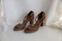 Sandale elegante cu aspect vintage