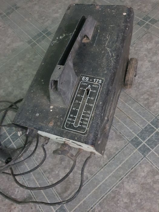 Vând aparat de sudura cu electrozi 220v