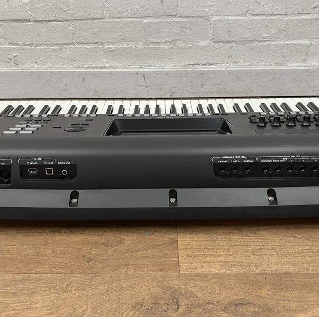Orga Yamaha Genos