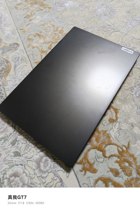 Ноутбук Lenovo с мышкой