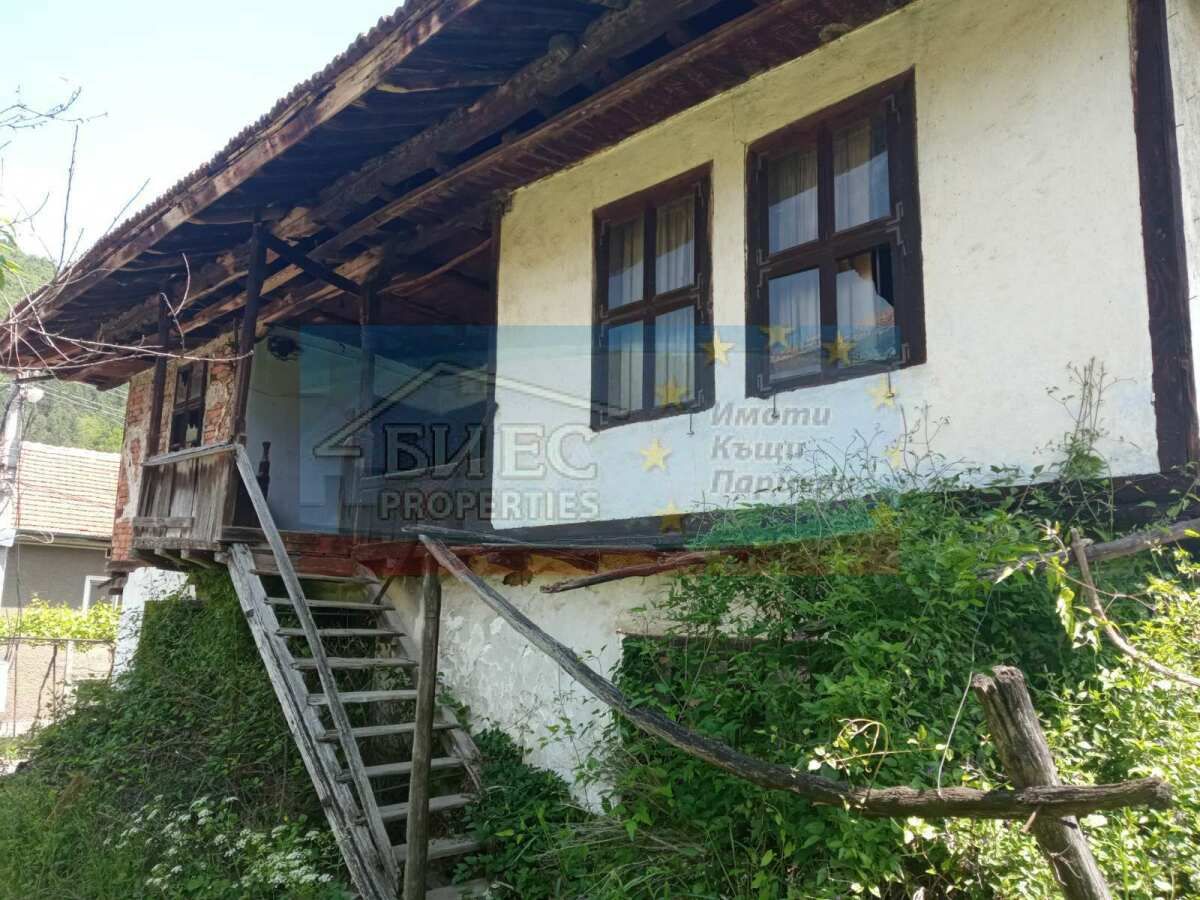 Къща в гр. Етрополе