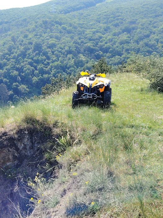 Vând ATV Can am 800