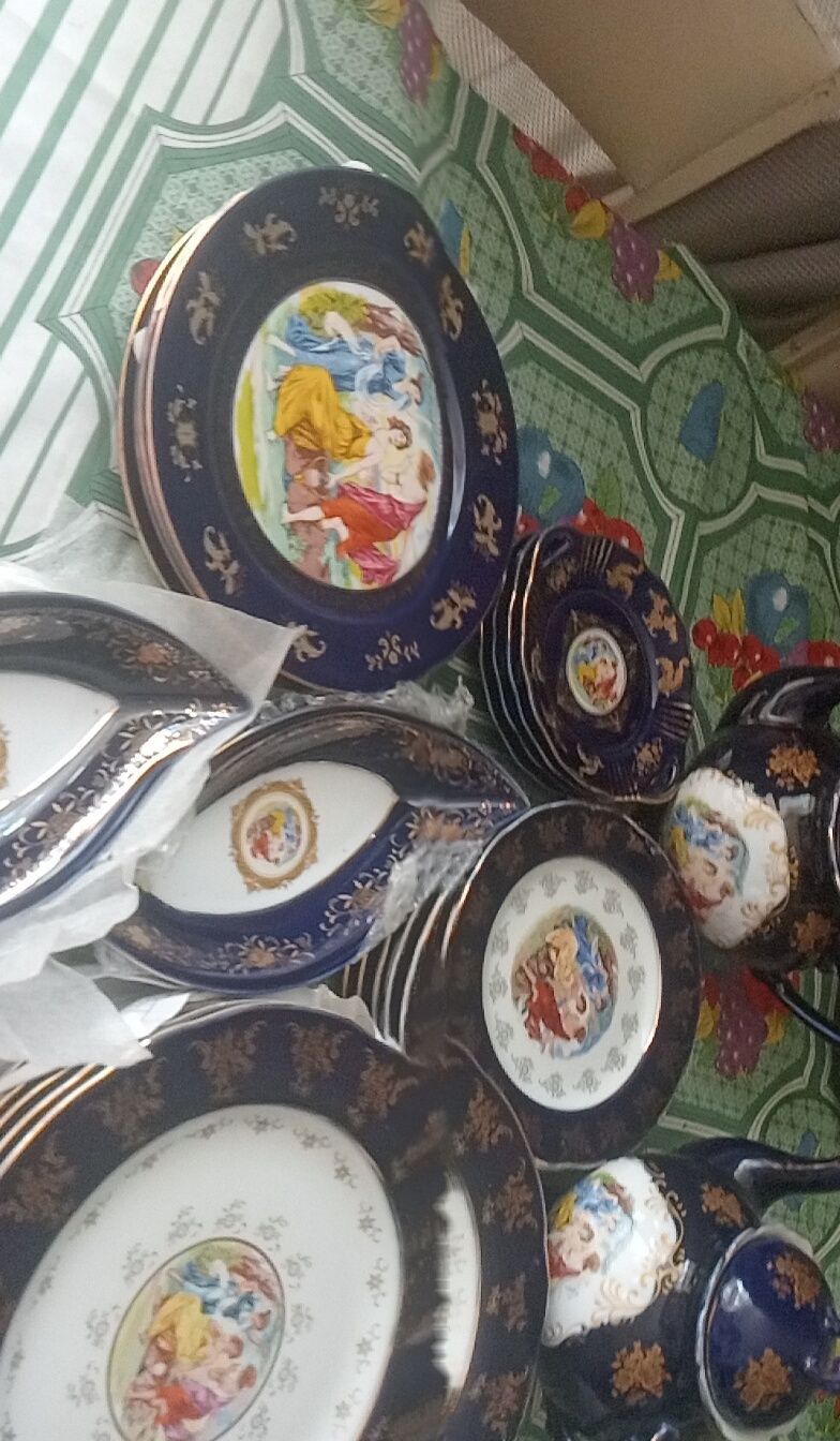 Продается красивый сервисный комплект
