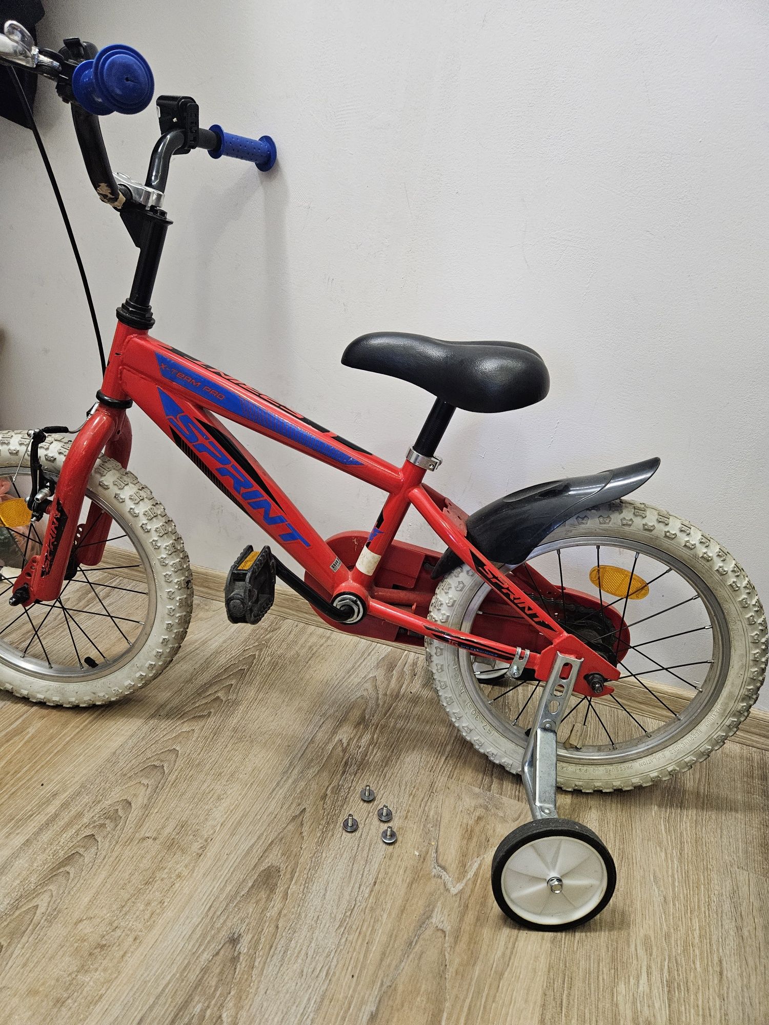 Детско колело Sprint X-Team Pro 16 червено и Спомагателни колела